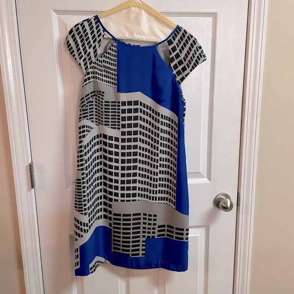 ivy blu Dresses & Skirts - Blue and Gray Geo-Print Shift Dress
